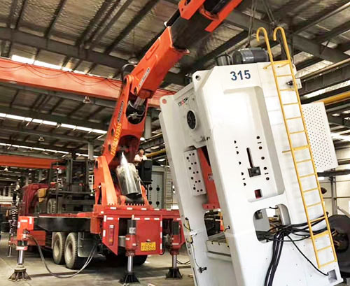 江陵附近随车吊出租，轻松解决运输难题