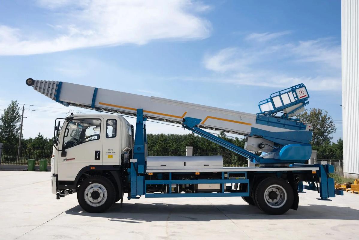 江陵云梯上料车租赁费用