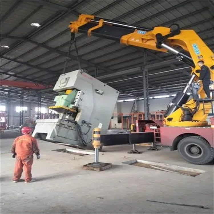 江陵80吨折臂吊车出租附近电话